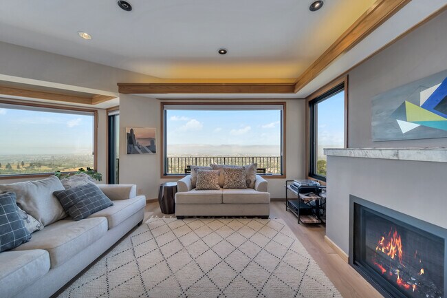 Sala de estar - 680 Hiller Dr