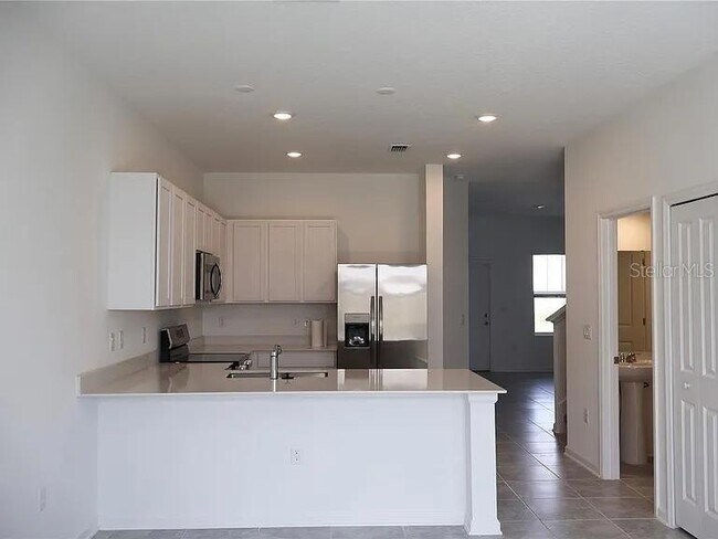 Building Photo - 2452 Skyline Lp