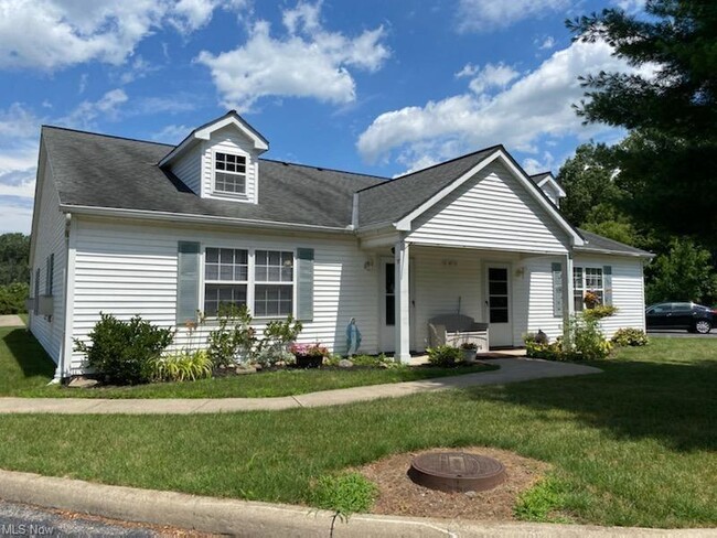 Building Photo - 105 Fairways Dr