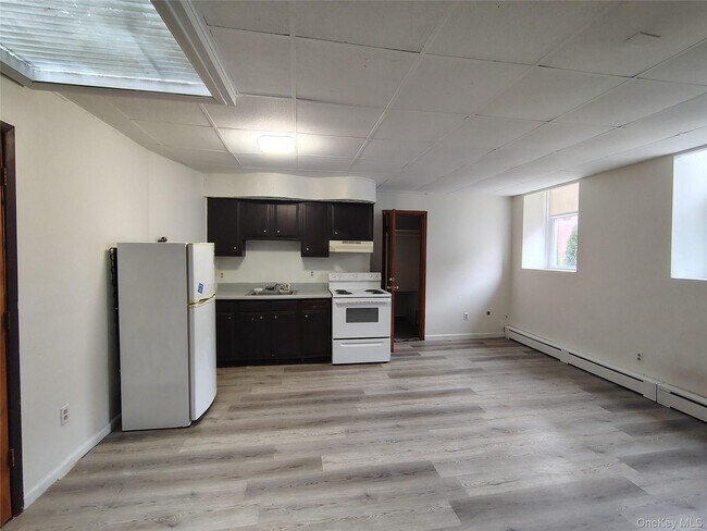 Foto del edificio - 12 Main St