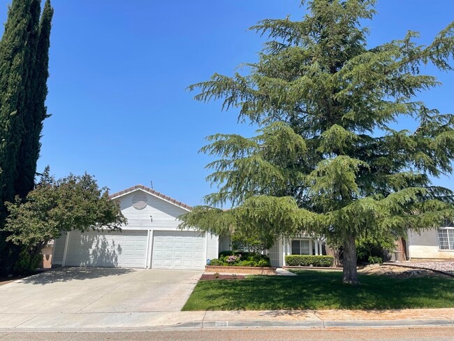 Building Photo - 933 Sugar Pine Cir