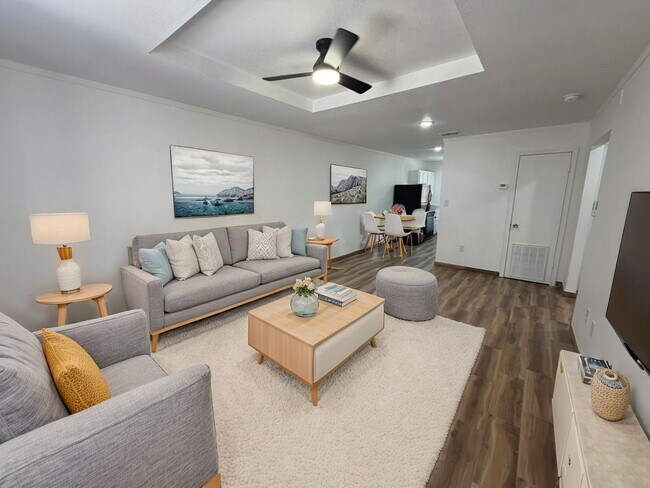 Foto del edificio - "Charming 2-Bed Hideaway with Modern Comforts in Edinburg – 840 Sq Ft of Cozy Living!"