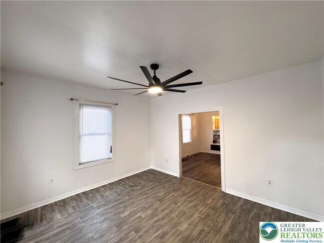 Foto del edificio - 527 Bradley St