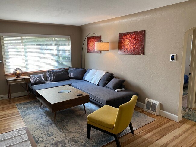 Foto del edificio - Adorable Large 4 Bedroom Cottage w/ Tons o...