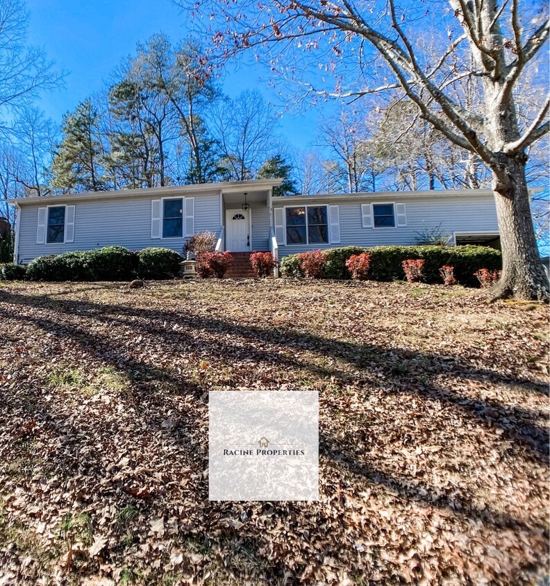 15 E Indian Trail, Taylors, SC 29687 House for Rent in Taylors, SC