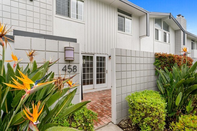 Foto del edificio - Upgraded 3 bed 2.5 bath Townhome in Newpor...
