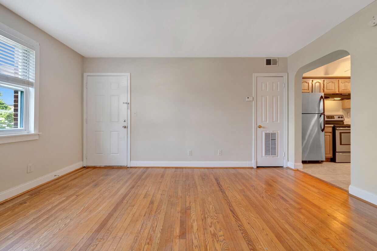 Primary Photo - 1200 Penn St NE