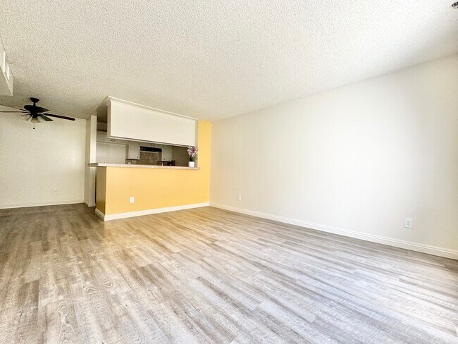 Foto del edificio - 9233 Van Nuys Blvd