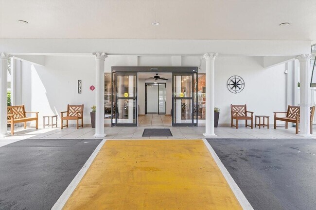 Foto del edificio - 5108 Brittany Dr S