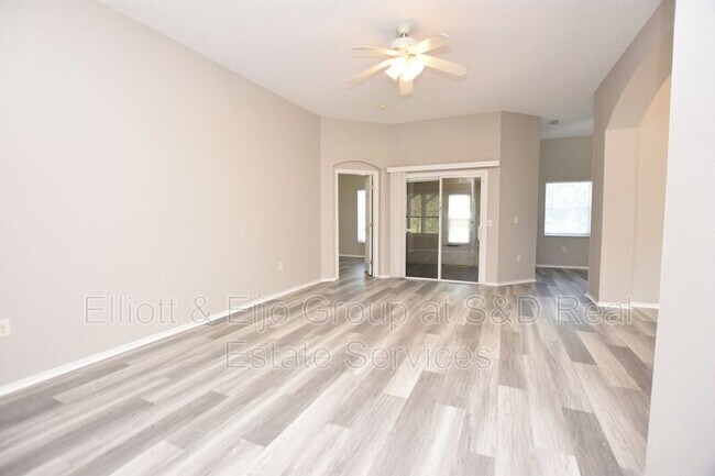 Foto del edificio - 2118 Deerfield Dr