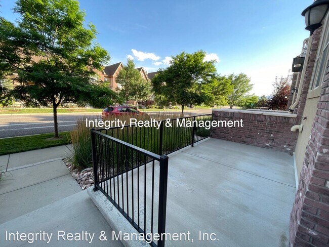 Building Photo - 3 br, 2.5 bath House - 950 Elmhurst Dr Unit D