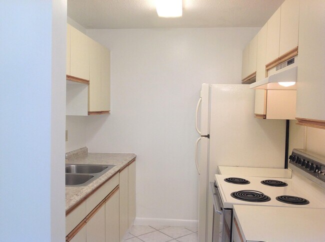 Building Photo - 3915 S Flagler Dr