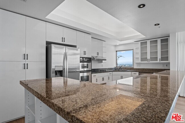 Building Photo - 13700 Marina Pointe Dr