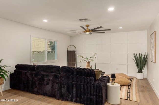 Foto del edificio - 516 E Greenway Dr