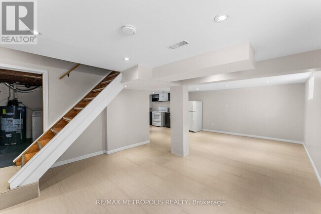 Building Photo - 96 Allenby Ave