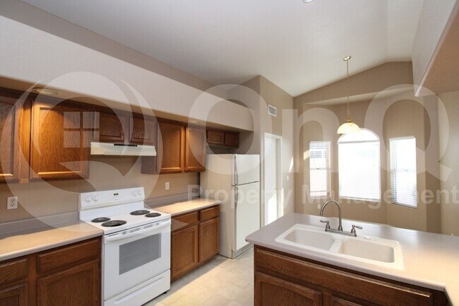 Building Photo - 1450 South Villas Court