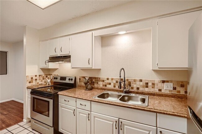 Building Photo - 2712 Parker Ln