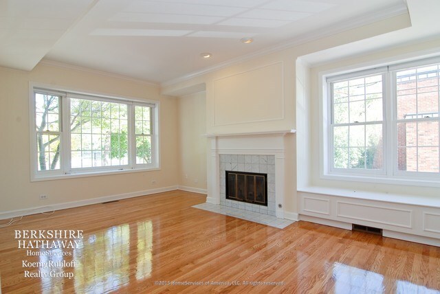 Building Photo - 615 W Dickens Ave