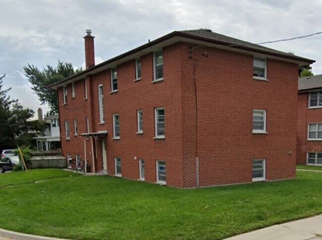 Photo du bâtiment - 119 Rossland Rd E