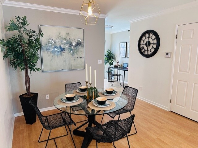 Dining area - 2474 S Centinela Ave