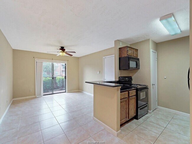 Foto del edificio - 904 University Oaks Blvd