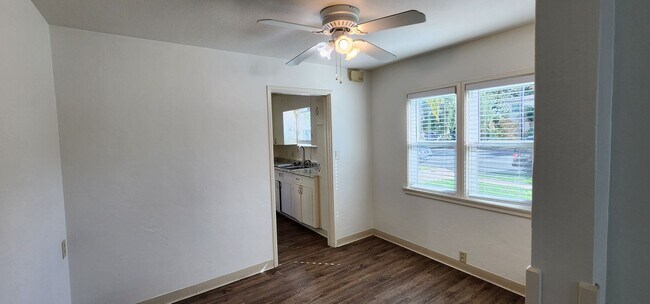 Building Photo - 804-808 H Ave.