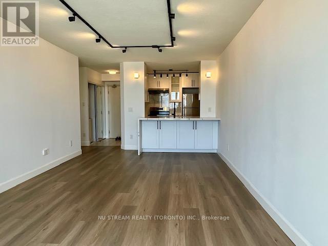 Photo du bâtiment - 1470-1470 Midland Ave