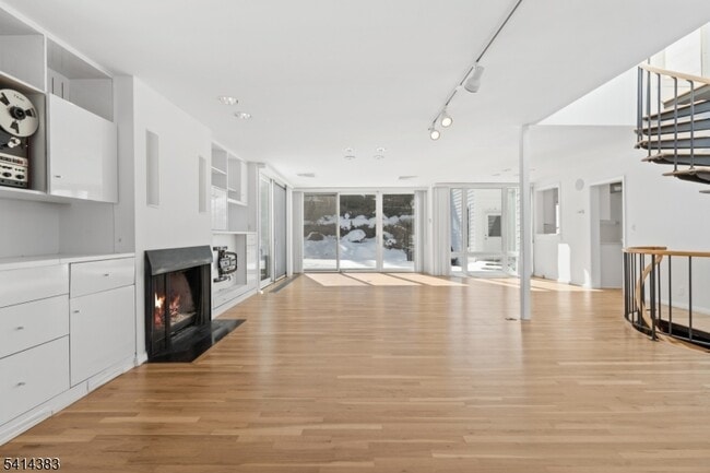 Foto del edificio - 2 Old Mill Rd