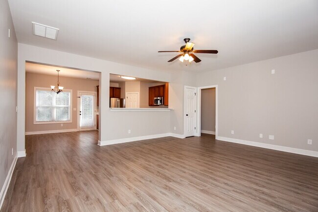 Building Photo - 165 Spring Cir