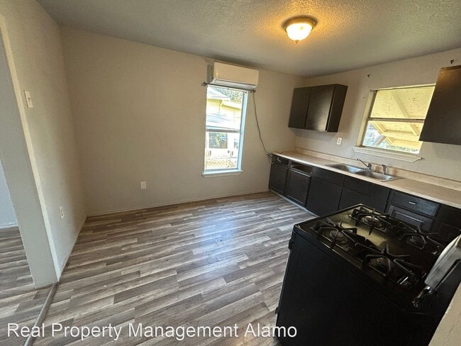 Building Photo - 1 br, 1 bath House - 214 South San Dario A...