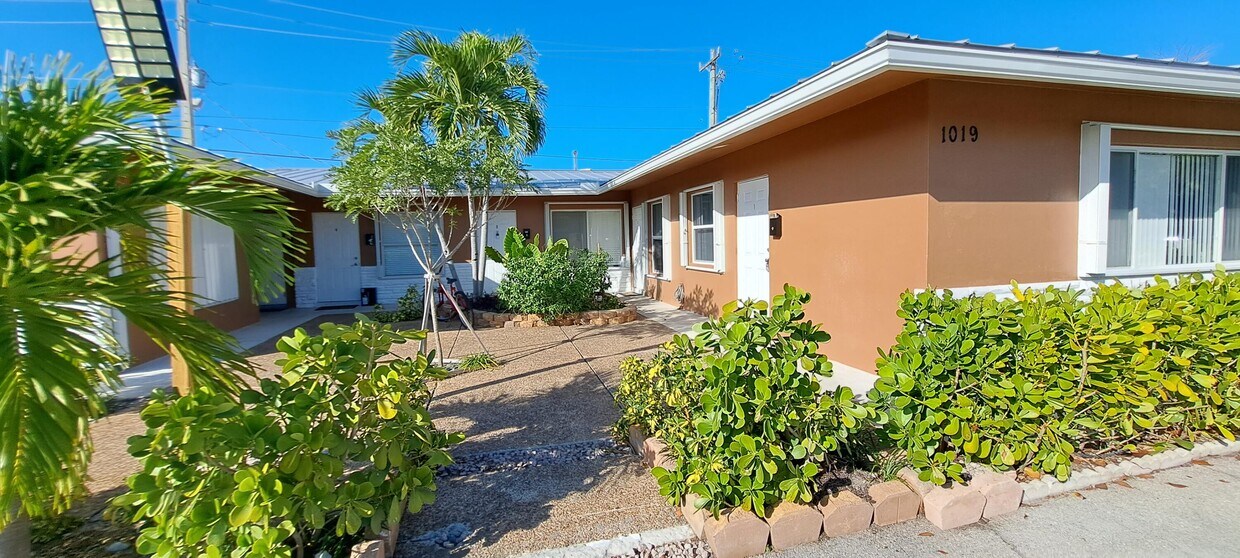 1019 SE 3rd St, Deerfield Beach, FL 33441 Townhome Rentals in