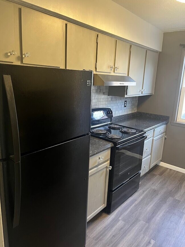 Building Photo - 368-368 Windsor Park Dr