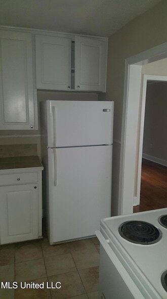 Photo - 327 Decelle St Apartment