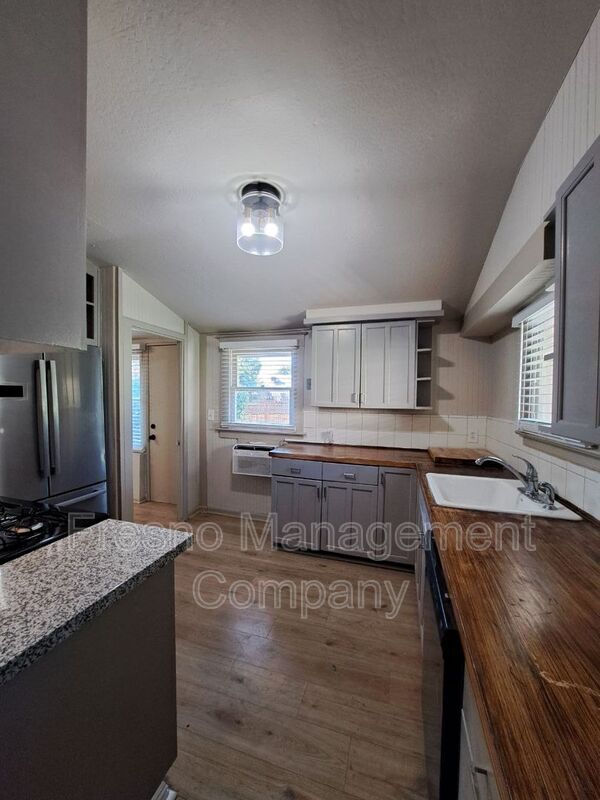 Foto del edificio - 827 E Dudley Ave