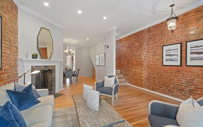 Building Photo - 716 3rd St NE