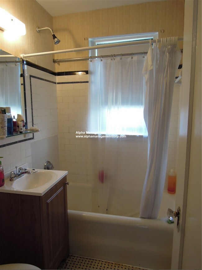 Foto del edificio - 349 Pleasant St