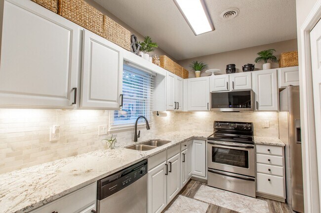 Foto del edificio - Beautiful 2 Bed, 2.5 Bath Condo in Johnson...
