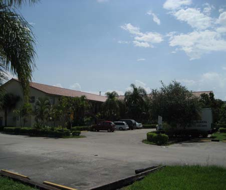 Building Photo - Royal Palms Apartments