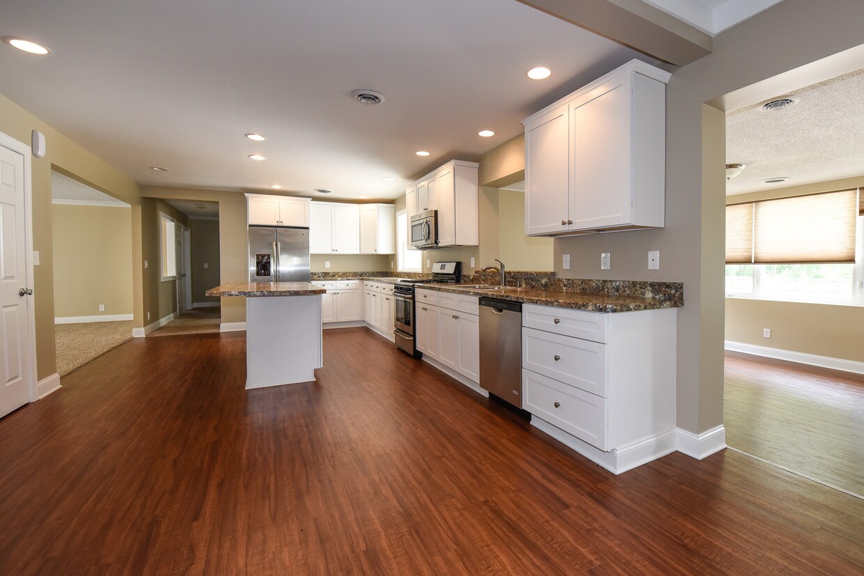 30 Cloverleaf Dr, Depew, NY 14043 House Rental in Depew, NY