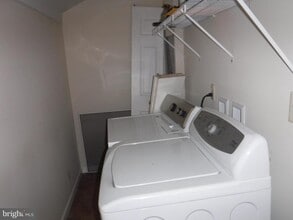 Building Photo - 153 S Main St