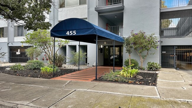 Photo - Large 1 bed 1 bath Nestled in Grand Lake Neighborhood Apartment