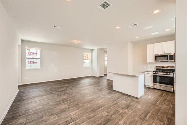 Building Photo - 141 Bluestem Dr