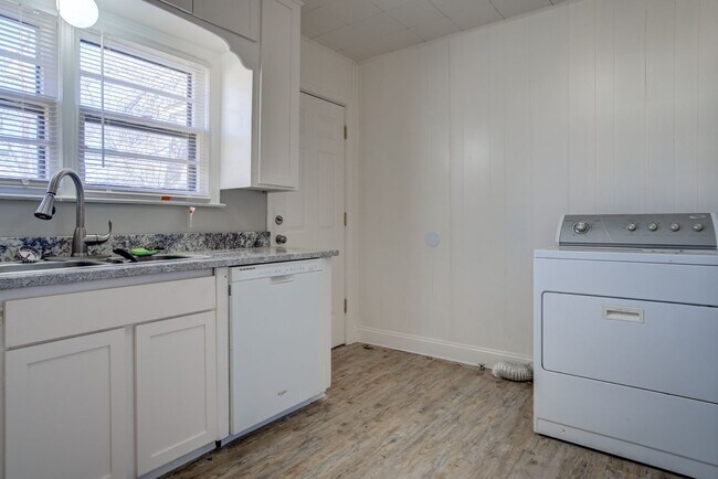 Building Photo - 3/2 in Tech Terrace. $1,275 for 6 months l...