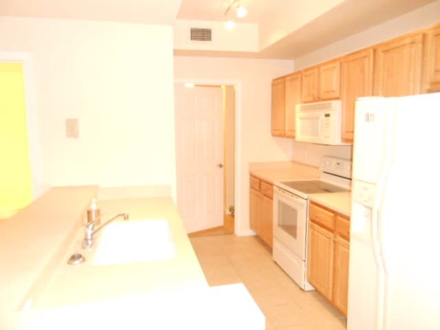 Building Photo - 10075 Gate Pky N