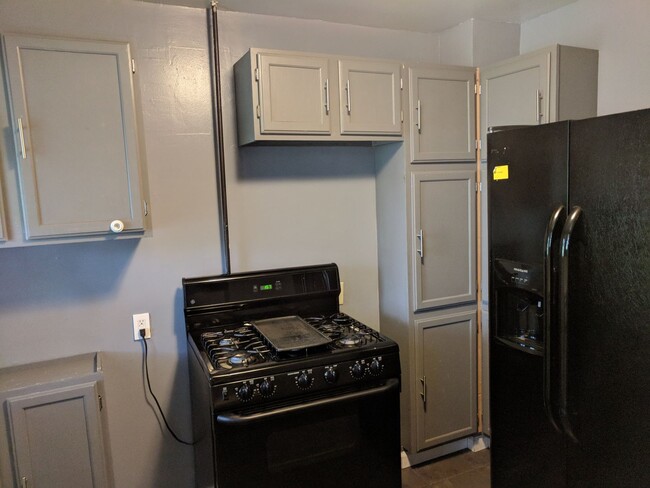 Building Photo - South Oakland Large and renovated 3 bedroo...