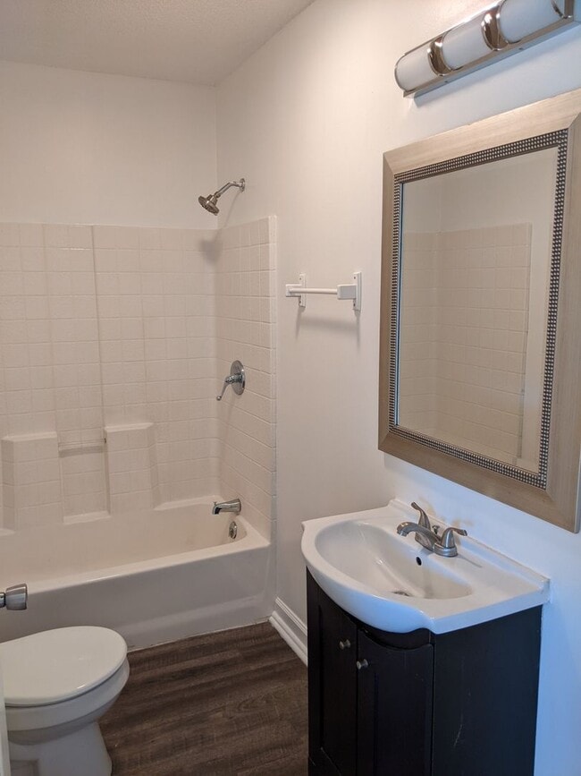 Building Photo - 900 Carline Rd