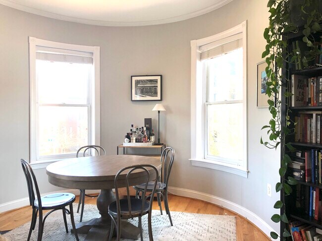 Foto del edificio - 1306 O St NW