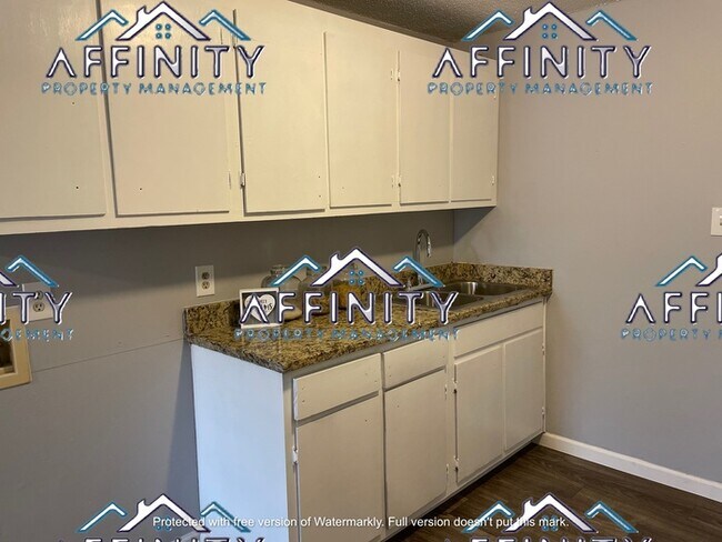 Building Photo - 1x1 Duplex 1219 Woolfolk Terrace Macon, Ga