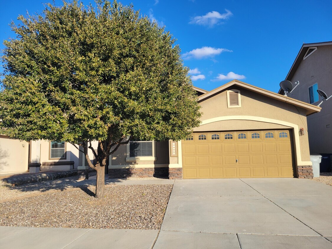 Primary Photo - 11272 Blue Barrel St