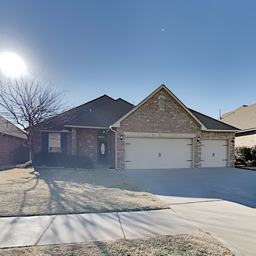 Foto principal - 3 Bedroom 2.5 Bath Home - Deer Creek Schools